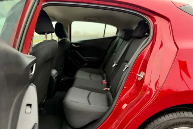 Mazda 3 (2016) thumbnail 14