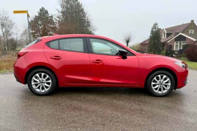 Mazda 3 (2016) thumbnail 7