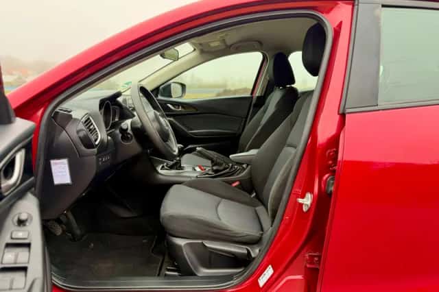 Mazda 3 (2016) thumbnail 8