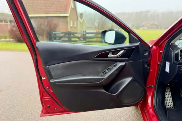 Mazda 3 (2016) thumbnail 10
