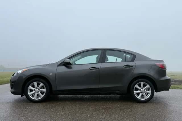 Mazda 3 (2011) thumbnail 2