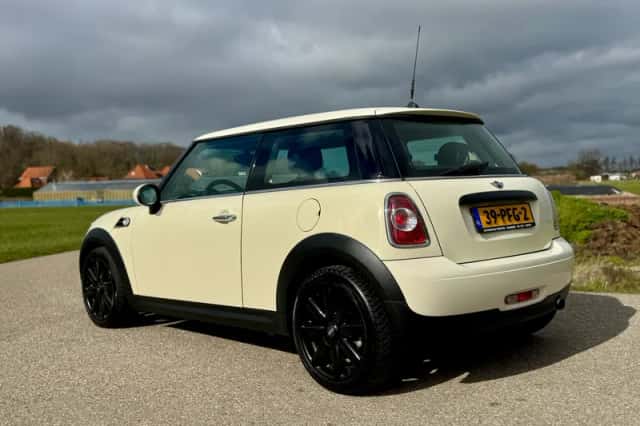 MINI Mini (2011) thumbnail 13