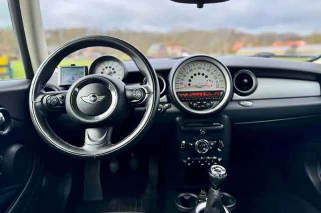 MINI Mini (2011) thumbnail 14