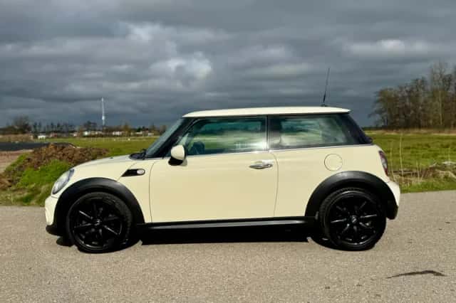 MINI Mini (2011) thumbnail 15