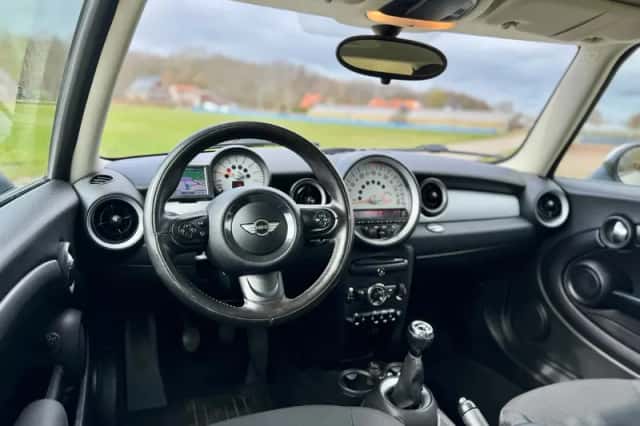 MINI Mini (2011) thumbnail 16