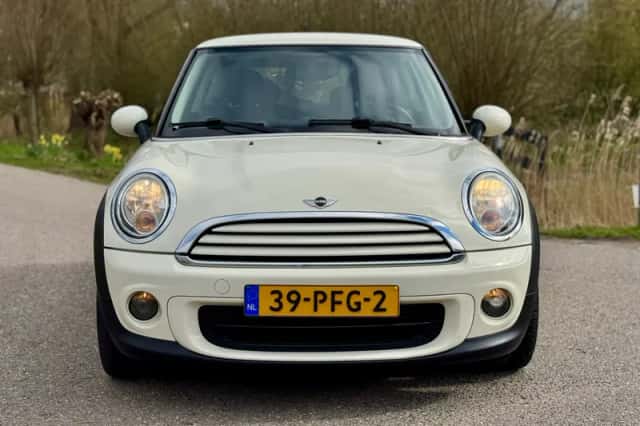 MINI Mini (2011) thumbnail 3