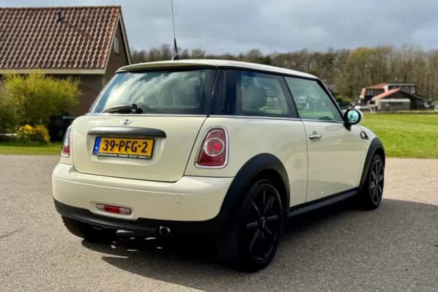 MINI Mini (2011) thumbnail 9