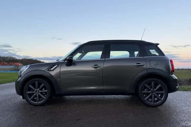 MINI Countryman (2015) thumbnail 2