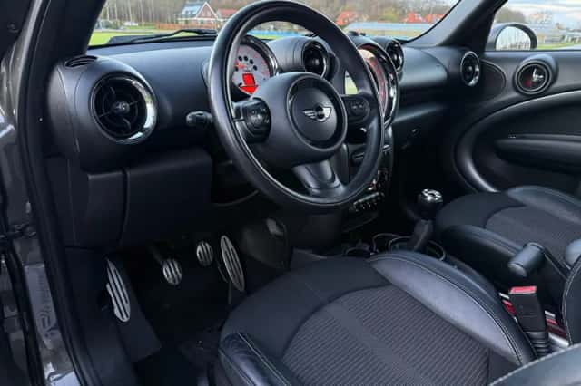 MINI Countryman (2015) thumbnail 4