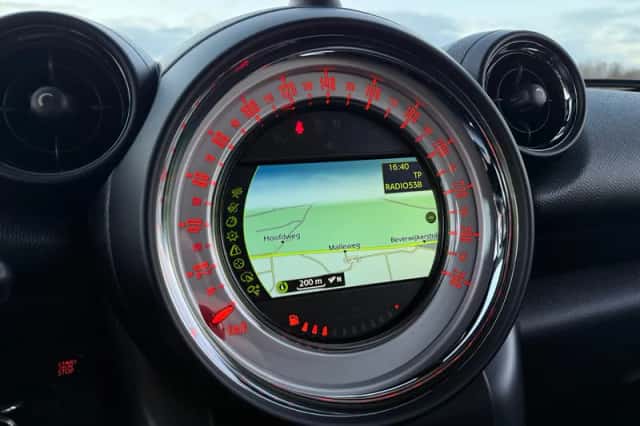 MINI Countryman (2015) thumbnail 5