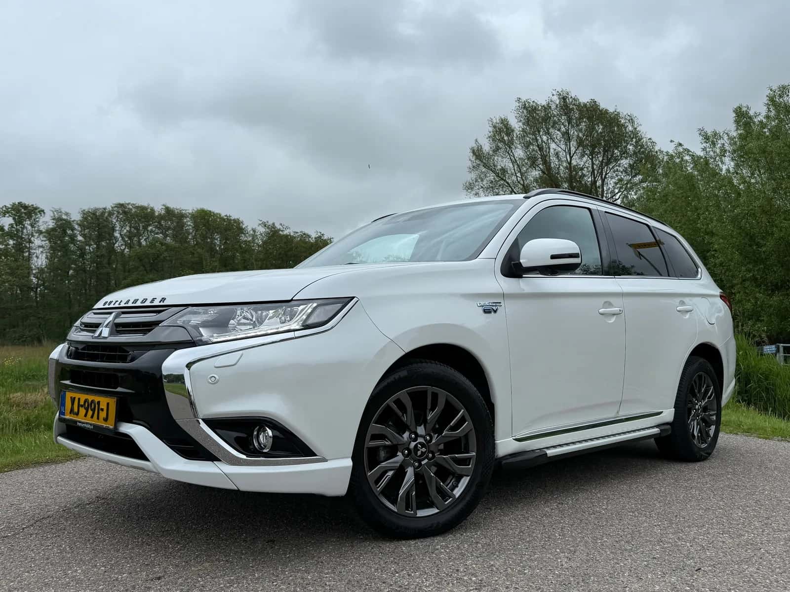 Mitsubishi Outlander (2019) — foto 1