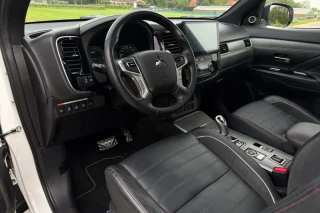 Mitsubishi Outlander (2019) thumbnail 4