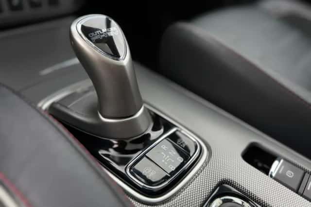 Mitsubishi Outlander (2019) thumbnail 7