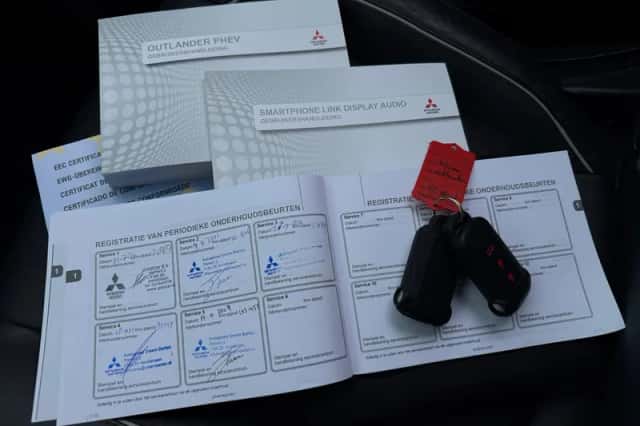 Mitsubishi Outlander (2019) thumbnail 9