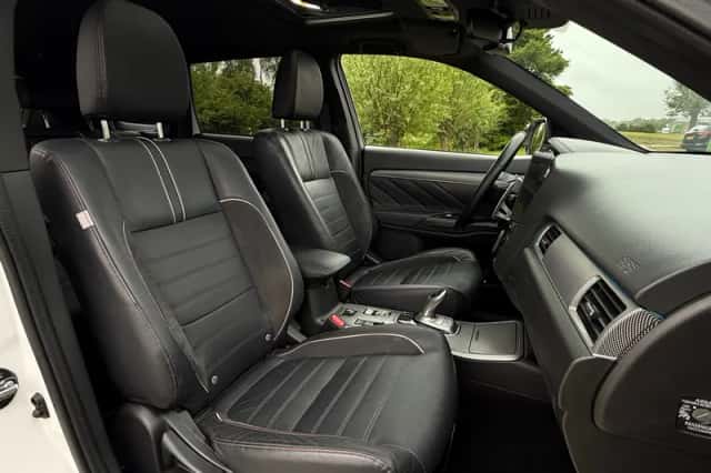 Mitsubishi Outlander (2019) thumbnail 10