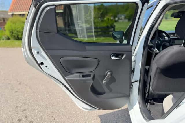 Nissan Micra (2018) thumbnail 21