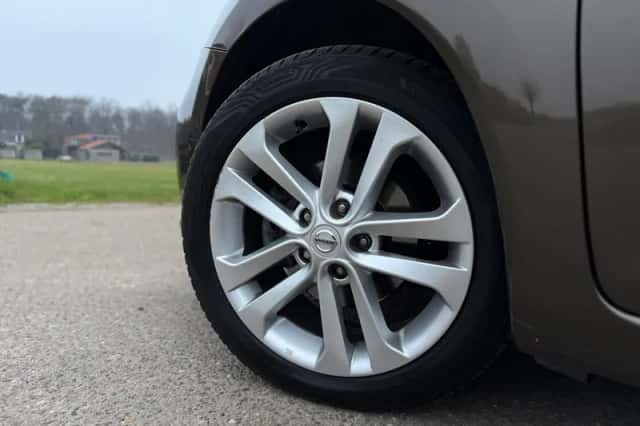 Nissan Pulsar (2015) thumbnail 22