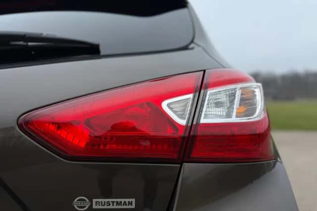 Nissan Pulsar (2015) thumbnail 25
