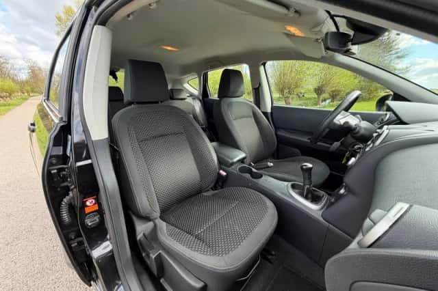 Nissan Qashqai (2008) thumbnail 2