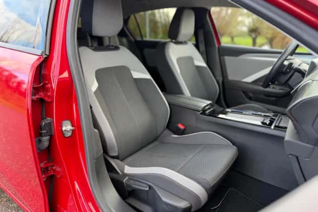 Opel Astra (2022) thumbnail 2
