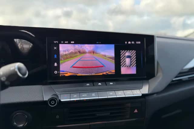 Opel Astra (2022) thumbnail 12