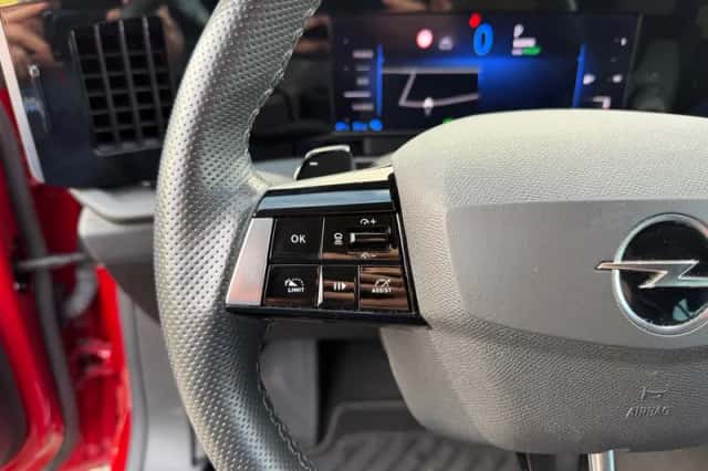 Opel Astra (2022) thumbnail 18
