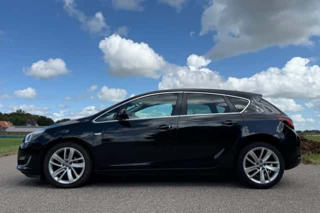 Opel Astra (2015) thumbnail 2