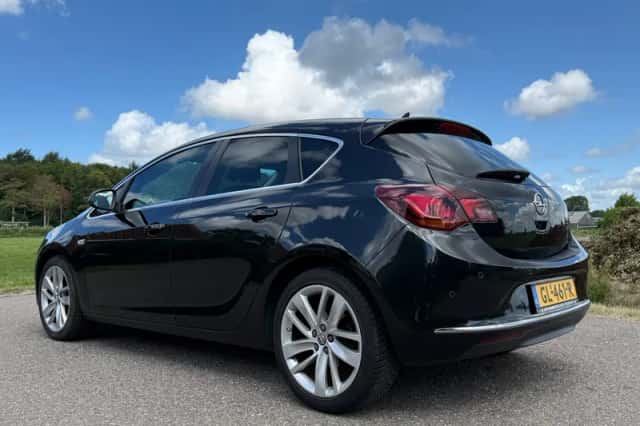 Opel Astra (2015) thumbnail 3