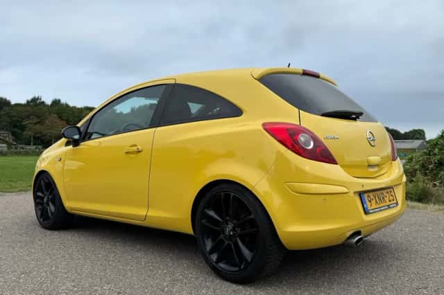Opel Corsa (2014) thumbnail 3