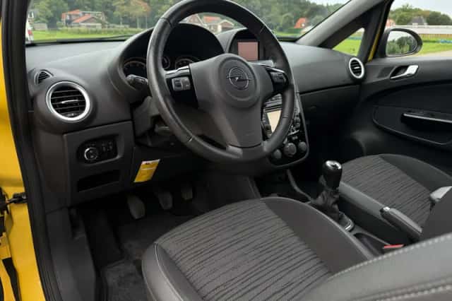 Opel Corsa (2014) thumbnail 4
