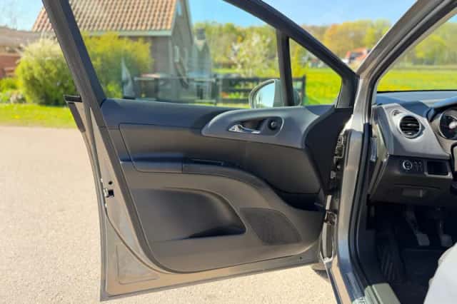 Opel Meriva (2013) thumbnail 11