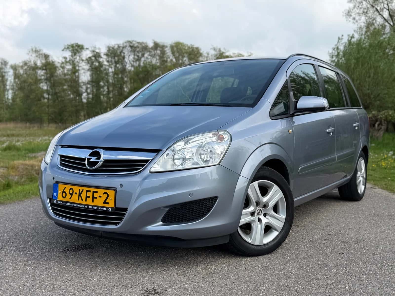 Opel Zafira (2009) — foto 1