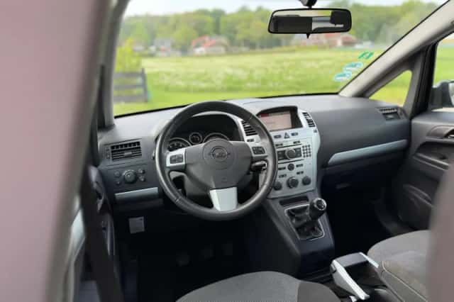 Opel Zafira (2009) thumbnail 12