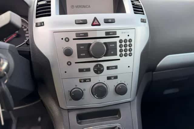 Opel Zafira (2009) thumbnail 15