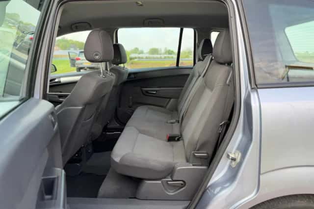 Opel Zafira (2009) thumbnail 16