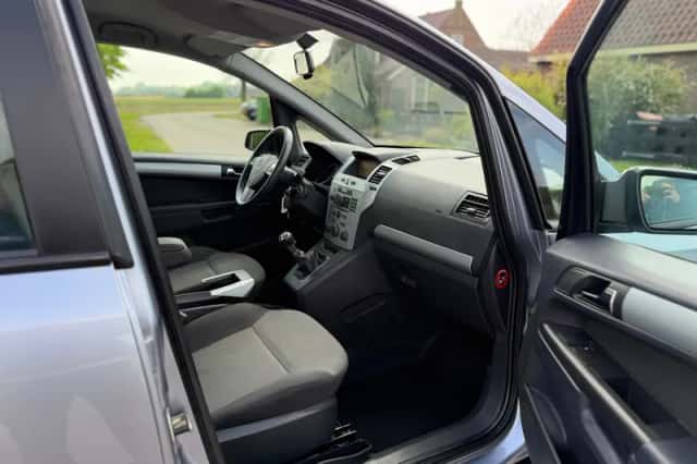 Opel Zafira (2009) thumbnail 19
