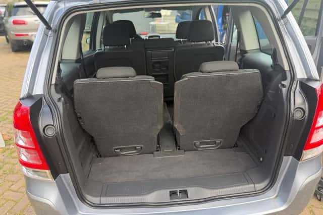 Opel Zafira (2009) thumbnail 20