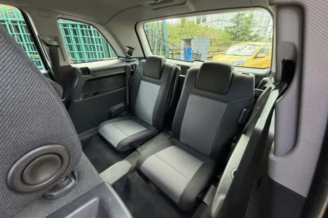 Opel Zafira (2009) thumbnail 21