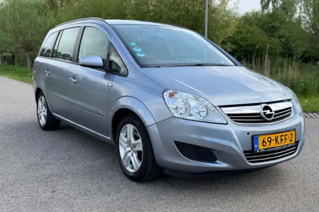 Opel Zafira (2009) thumbnail 5