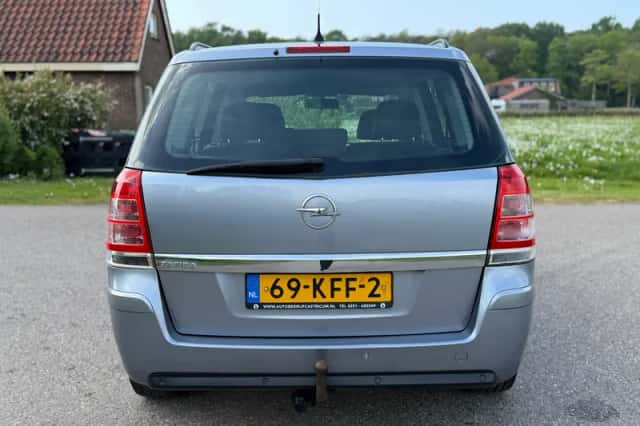 Opel Zafira (2009) thumbnail 7