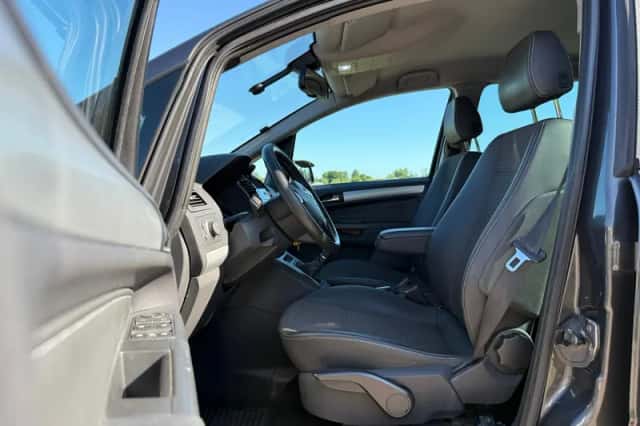 Opel Zafira (2010) thumbnail 6