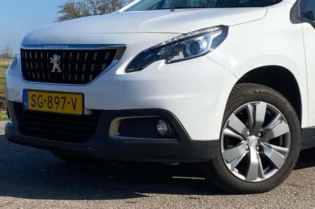 Peugeot 2008 (2018) thumbnail 3