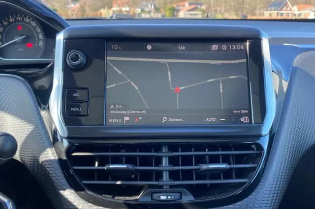 Peugeot 2008 (2018) thumbnail 4
