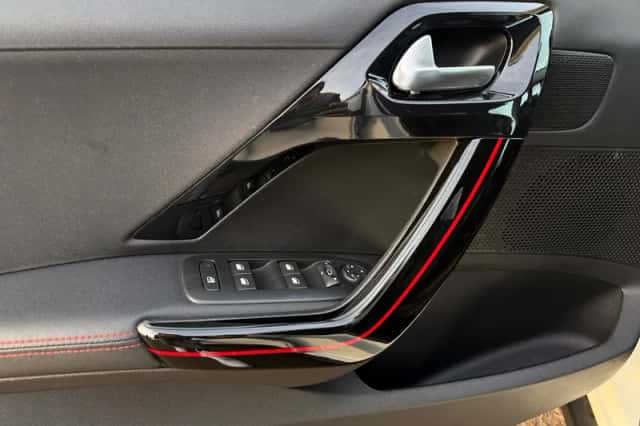 Peugeot 2008 (2019) thumbnail 14