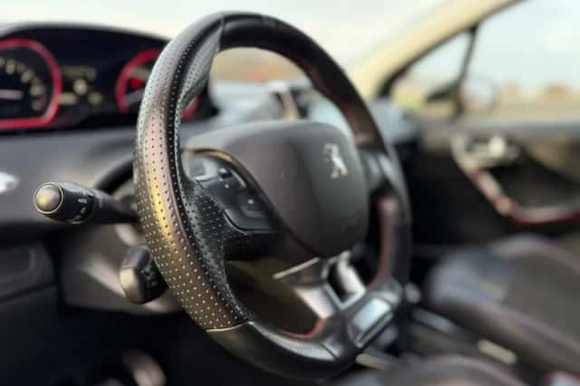 Peugeot 2008 (2019) thumbnail 16