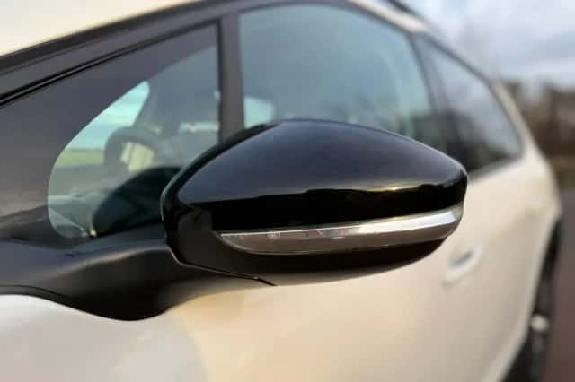 Peugeot 2008 (2019) thumbnail 28