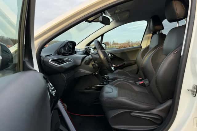Peugeot 2008 (2019) thumbnail 6