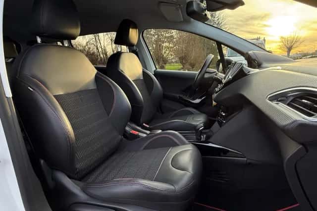 Peugeot 2008 (2019) thumbnail 10