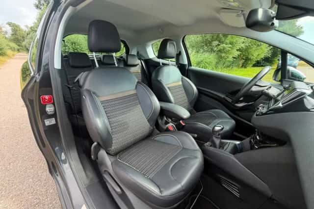 Peugeot 208 (2012) thumbnail 2