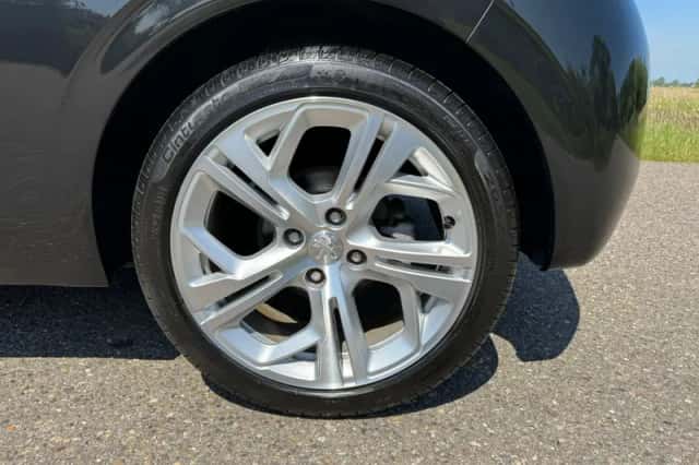Peugeot 208 (2012) thumbnail 4